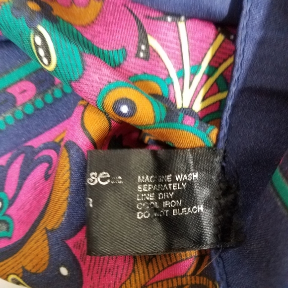 The Specialty House Scarf Made in Italy - Picture 8 of 9